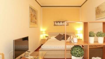 Iron/ironing board, WiFi, bed sheets