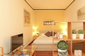 Iron/ironing board, WiFi, bed sheets