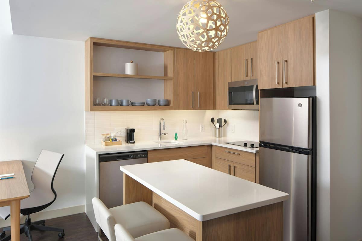 Suite, 1 Bedroom | Private kitchen | Coffee/tea maker, dining tables