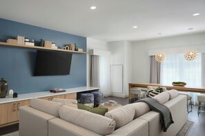 Premium bedding, down comforters, pillowtop beds, individually furnished - Element Lenox Berkshires (Lenox)