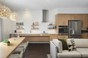Cafetera/tetera, mesa de comedor