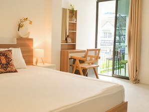 ห้องสแตนดาร์ดดับเบิล, ระเบียง, วิวภูเขา | ตู้นิรภัยในห้องพัก, พื้นที่ทำงานแบบใช้แล็ปท็อป, เตารีด/โต๊ะรีดผ้า