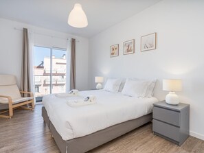 2 makuuhuonetta, silitysrauta/-lauta, internet, vuodevaatteet