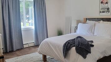 4 makuuhuonetta, silitysrauta/-lauta, ilmainen Wi-Fi, vuodevaatteet