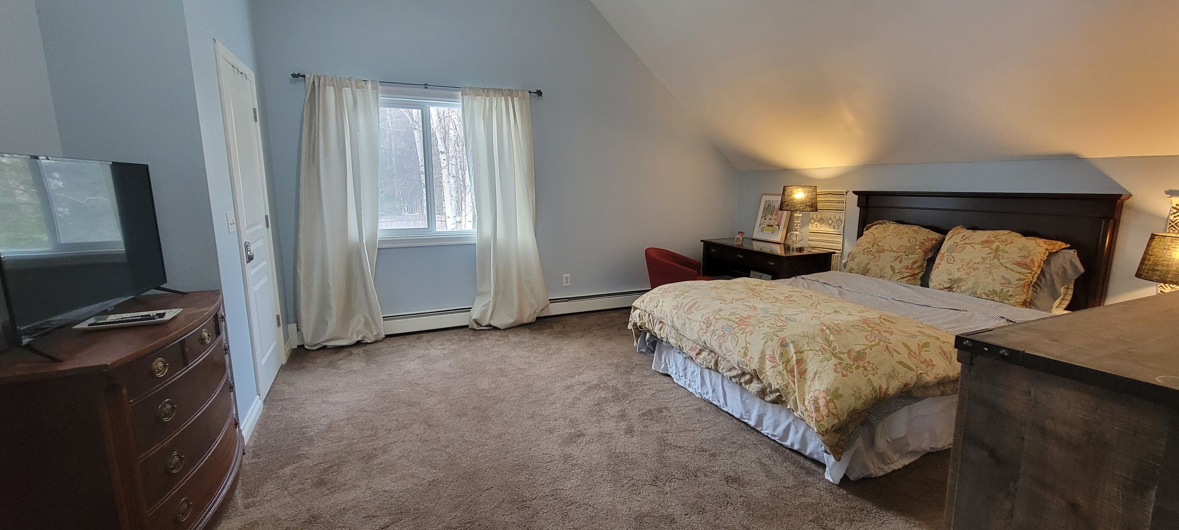 4 bedrooms, iron/ironing board, free WiFi, bed sheets