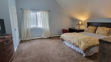 4 bedrooms, iron/ironing board, free WiFi, bed sheets