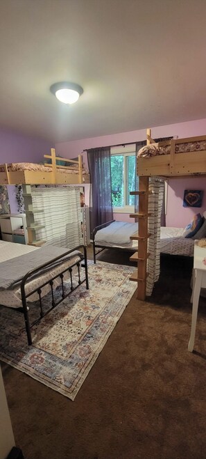 4 habitaciones, tabla de planchar con plancha y wifi gratis 