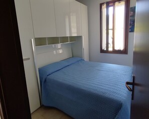 2 عدّة غرف نوم ومكواة/لوح كي وواي فاي