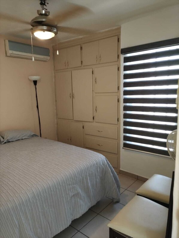 2 chambres, fer et planche à repasser, Wi-Fi, draps fournis