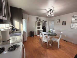 Dining - Pet-Friendly Home w/ a Farm Style Experience (Kennewick)