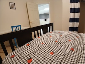 4 bedrooms, free WiFi, bed sheets