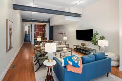 2 Min to Market Square & Gay st - 5 min to Neyland Pool Table