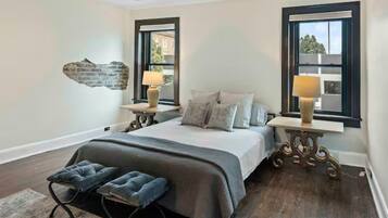 5 bedrooms, desk, iron/ironing board, travel crib