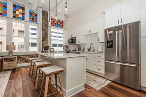 Réfrigérateur, four, plaque de cuisson, lave-vaisselle