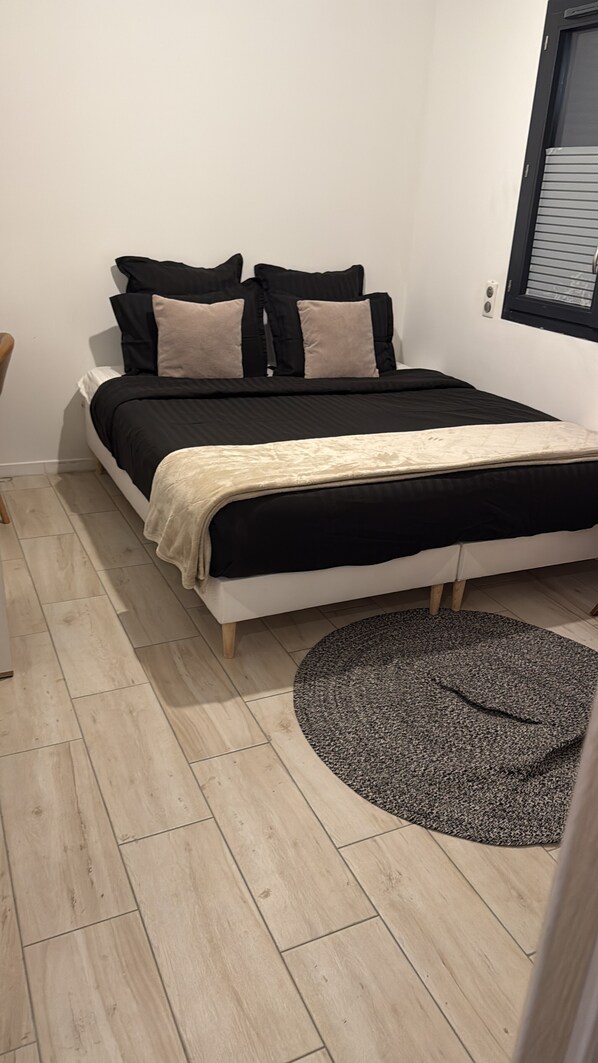 4 bedrooms, WiFi, bed sheets