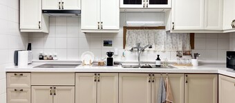 Walk to Gwangalli Beach / Cozy 4BR Stay for 9