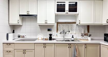 Walk to Gwangalli Beach / Cozy 4BR Stay for 9