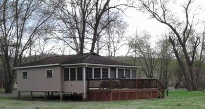 KD Cottages
Private 2-bedroom tan cottage on Dunnings Creek, in Bedford County