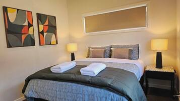 3 habitaciones, tabla de planchar con plancha, wifi y ropa de cama