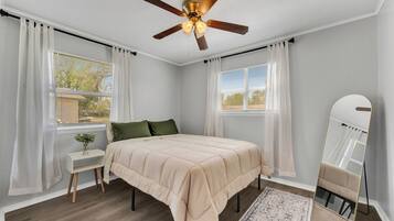 3 Schlafzimmer, Schreibtisch, kostenloses WLAN, Bettwäsche