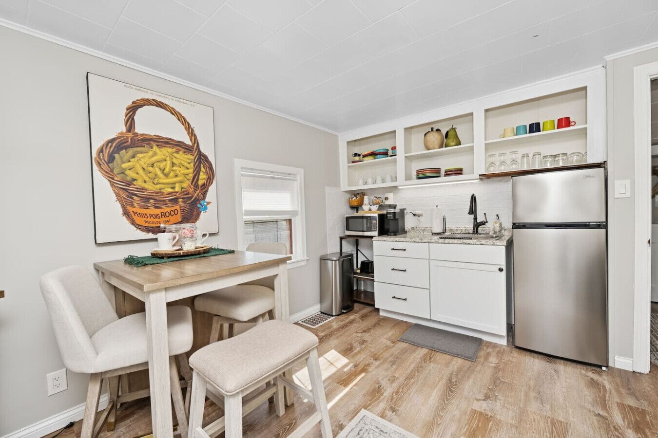 冷蔵庫、電子レンジ、コーヒー / ティーメーカー、トースター