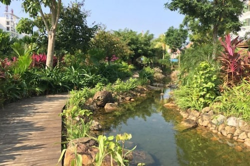 Wanning Mantening Wenquan Serviced Apartment (Xinglong Town)