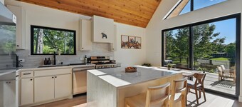 Lagom at Cedar Creek - Wellness Lakefront Cabin