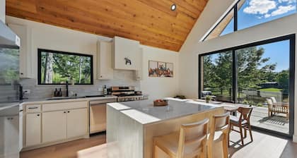 Lagom at Cedar Creek - Wellness Lakefront Cabin