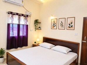In-room safe, soundproofing, free WiFi, bed sheets - Hotel Ajaya Varanasi (Ayodhya)