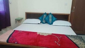 Economy Quadruple Room | In-room safe, soundproofing, free WiFi, bed sheets - Hotel Ajaya Varanasi (Ayodhya)