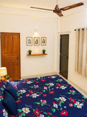 In-room safe, soundproofing, free WiFi, bed sheets - Hotel Ajaya Varanasi (Ayodhya)