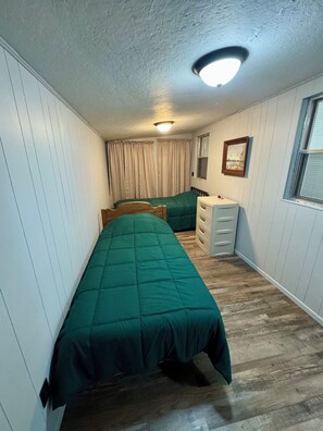 3 bedrooms, WiFi, bed sheets - The Hut II on Reelfoot Lake (Hornbeak)