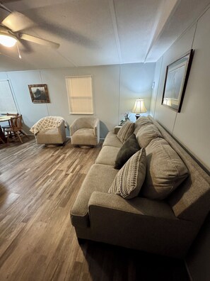 Smart TV - The Hut II on Reelfoot Lake (Hornbeak)