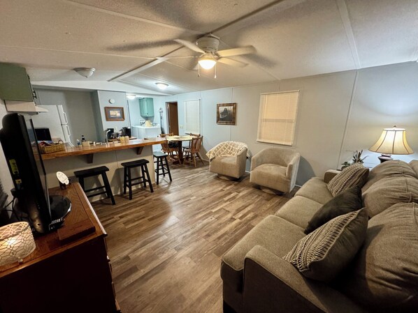 Smart TV - The Hut II on Reelfoot Lake (Hornbeak)