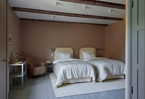 6 quartos, berço de viagem, Wi-Fi de cortesia, roupa de cama