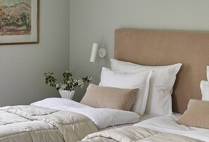 6 bedrooms, travel cot, free WiFi, bed sheets