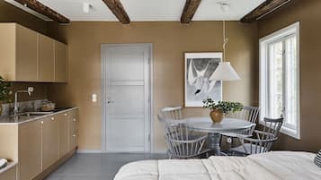 6 makuuhuonetta, vauvan matkasänky, ilmainen Wi-Fi, vuodevaatteet