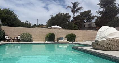 Private studio and pool in Laketree Estates, 5 min walk to Monserate Winery.