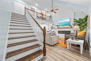 Smart TV, chimenea, tenis de mesa y libros