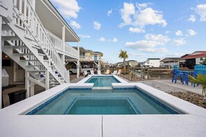 Et oppvarmet basseng