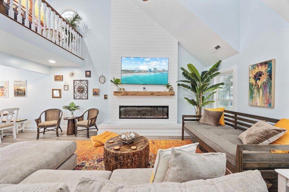 Smart-TV, Kamin, Bücher