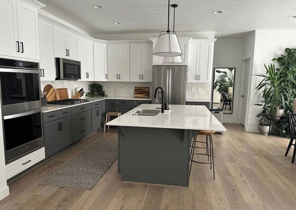 Microwave, oven, stovetop, dishwasher