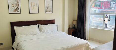 1 bedroom, hypo-allergenic bedding, minibar, desk