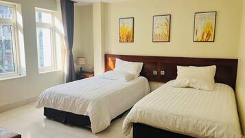 1 bilik tidur, peralatan tempat tidur hipoalergenik, bar mini, meja