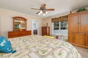 4 bedrooms, desk, iron/ironing board, free WiFi
