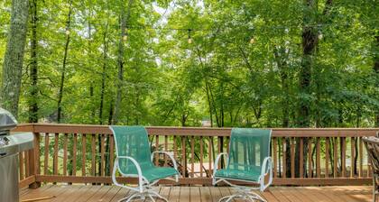 Lakefront, Pet Friendly, Dock, Fireplace, Kayak, Cornhole, Grill
