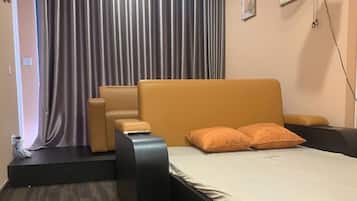 Luxury Apartment, Balcony, City View | 2 bedrooms, blackout drapes, soundproofing, free WiFi