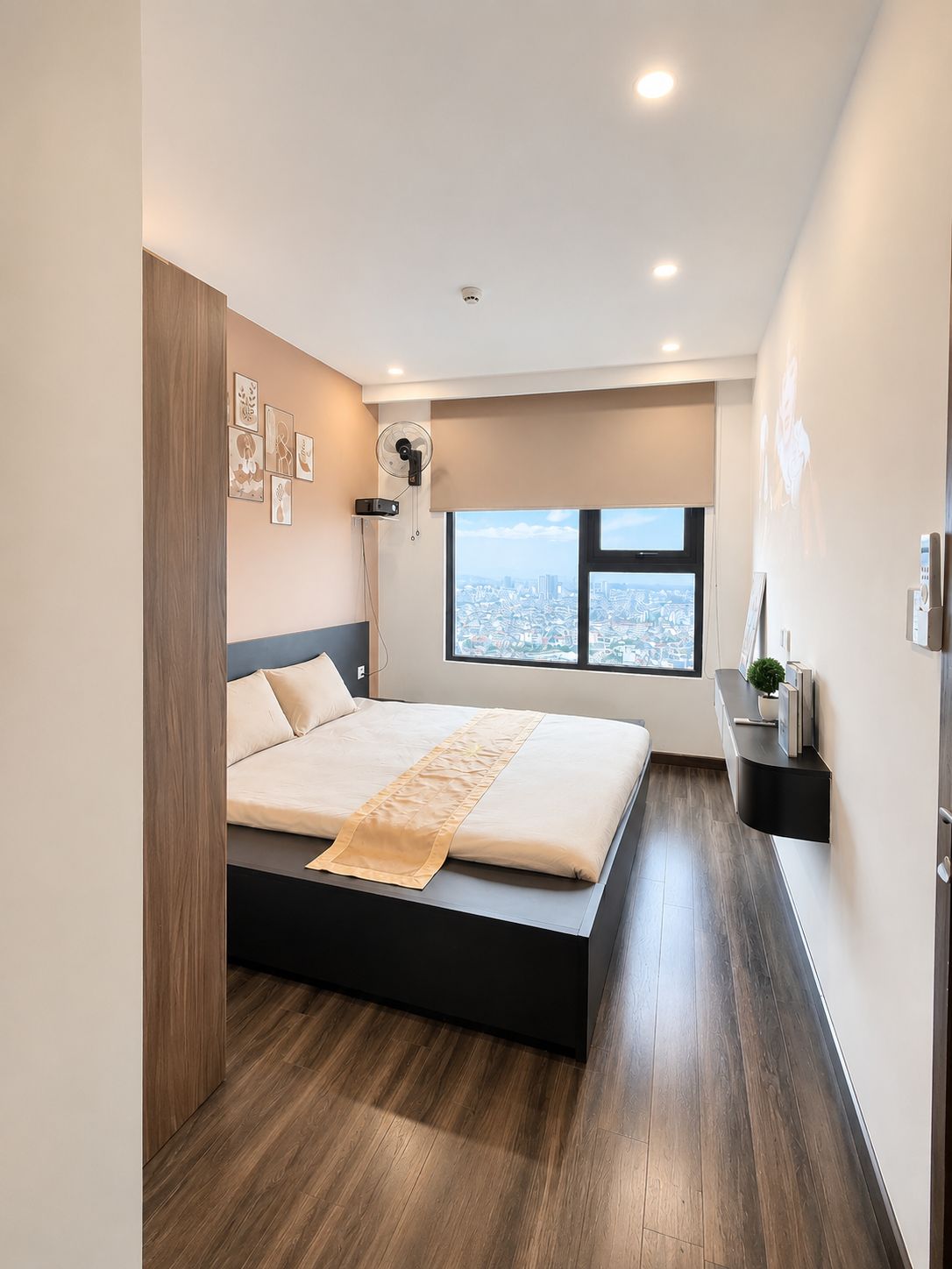 Apartamento de lujo, balcón, vistas a la ciudad | 2 dormitorios, cortinas opacas, sistema de insonorización y wifi gratis