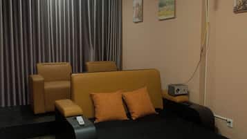 Luxury Apartment, Balcony, City View | 2 bilik tidur, langsir/tirai gelap terus, kalis bunyi, Wi-fi percuma