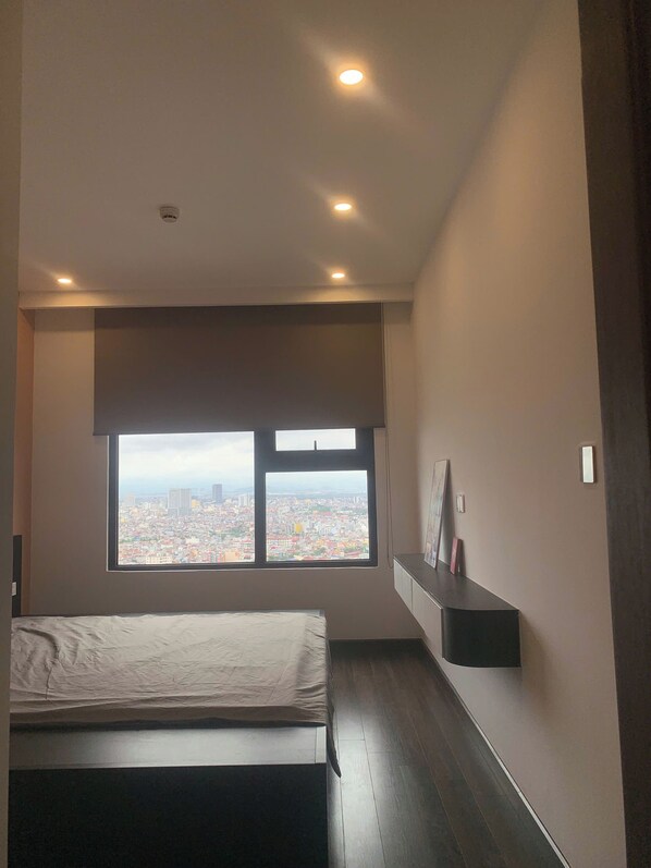 2 habitaciones, cortinas blackout y sistema de insonorización 